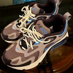 Nike Woman’s Air Max 200